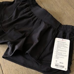 Lululemon NWT Hotty Hot Shorts II Size 6 Black